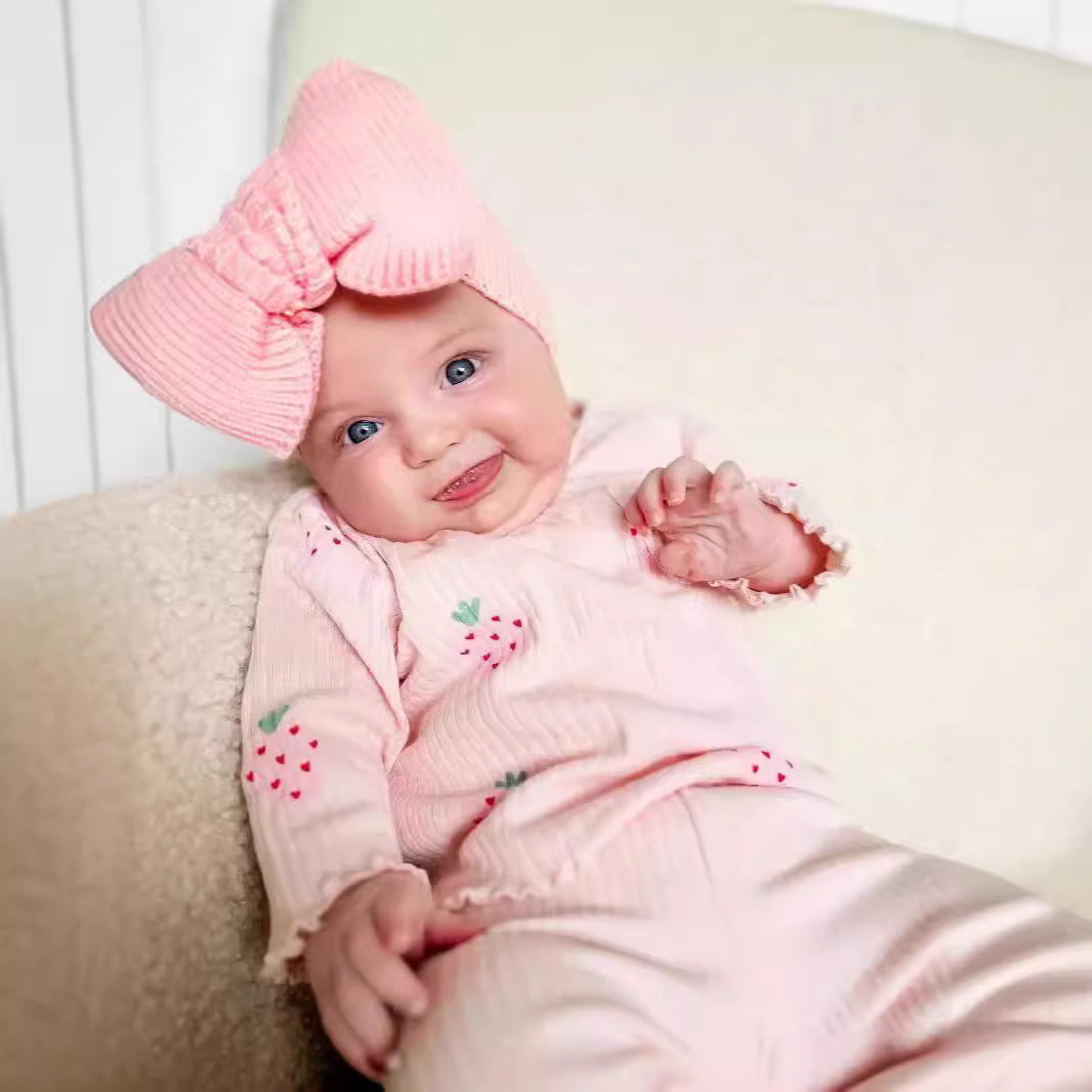 3-Piece Baby Outfit Set – Printed Top, Pants & Hat for Infants