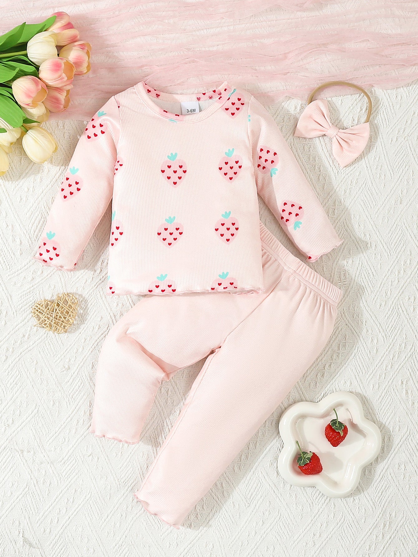 3-Piece Baby Outfit Set – Printed Top, Pants & Hat for Infants
